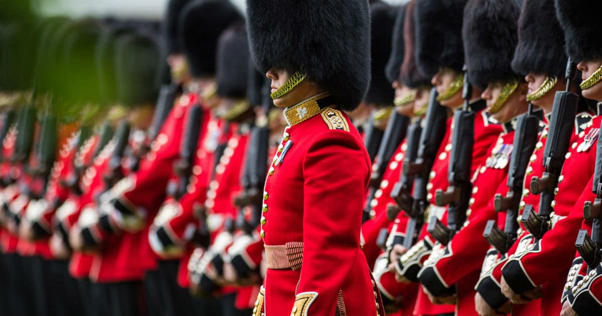 12 Fascinating Facts About The Queen S Guards Elite Readers